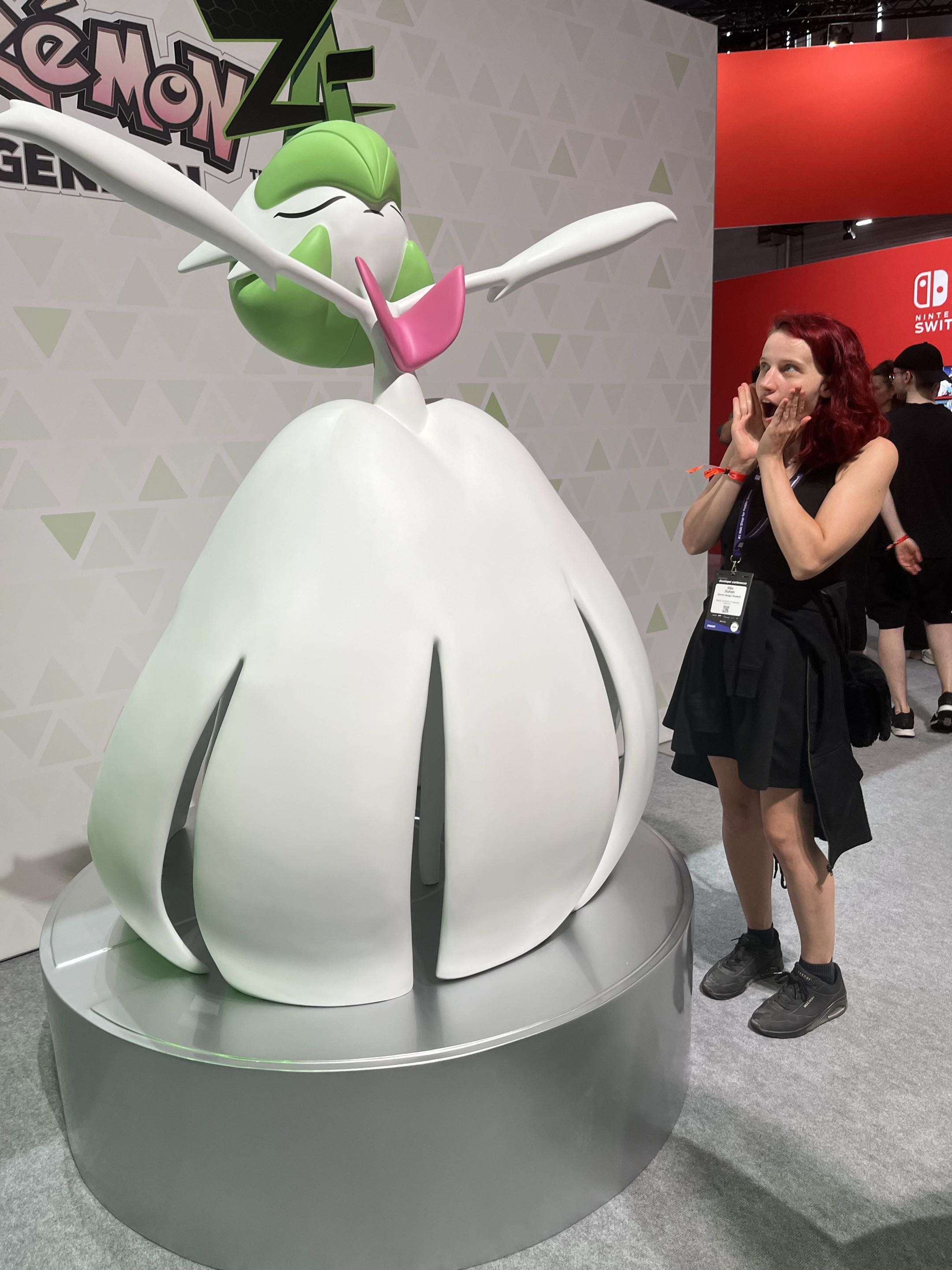 Silja posing beside a Gardevoir statue at Gamescom